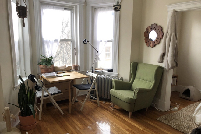 Call NOW for showings! 617-236-8550 - HEMENWAY STREET - FANTASTIC FENWAY STUDIO W/ LAUNDRY ON SITE! *AVAIL 6/01/2025* Apartments