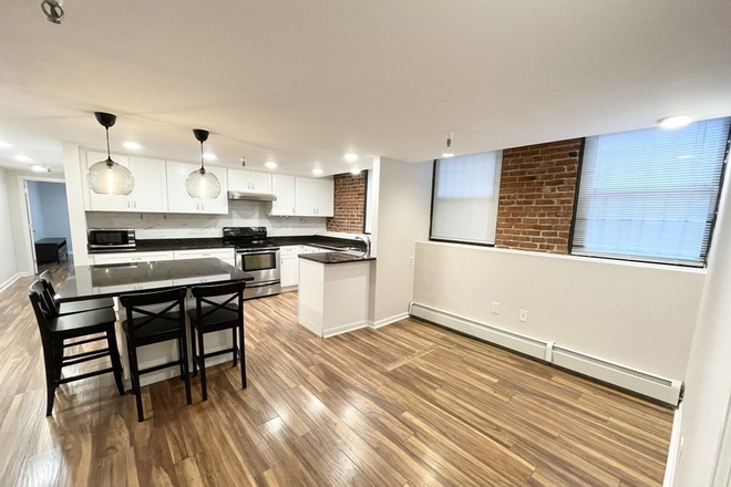 . - Completely renovated 4 bedrooms/2 bedrooms apartment in Fenway