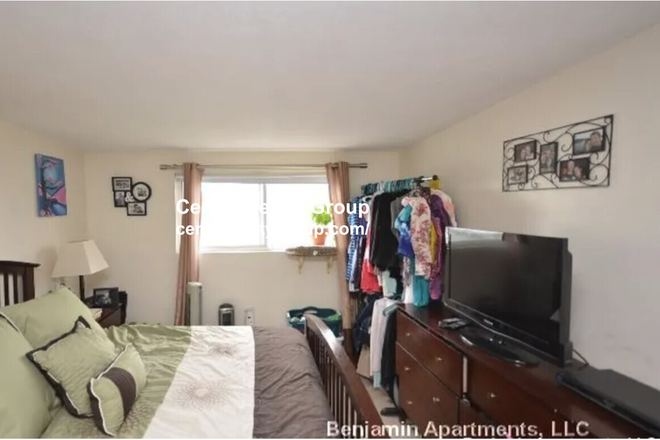 - - No Broker Fee!! Short Drive/Commute to Campus! 2 bed w/ Modern Kitchen & Laundry in Building Apartments