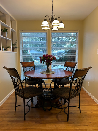kitchen table - House available August 1st - (6bd/3ba)