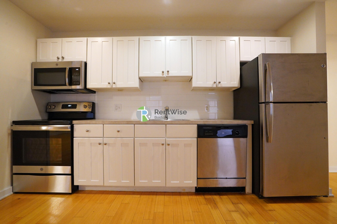 1 - JUNE/JULY/AUG/SEPT-Fantastic Chinatown Pet Friendly 1 and 2 beds. No Broker Fee! Apartments