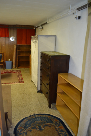 Looking in. - Safe Garden City: walk or bike to campus House