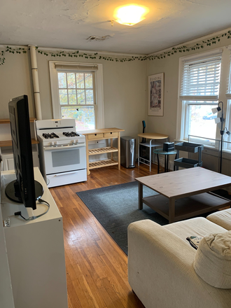 Living Room - Affordable 2BR/1BA Apt Across From Bookstore w/ Flexible Lease Options