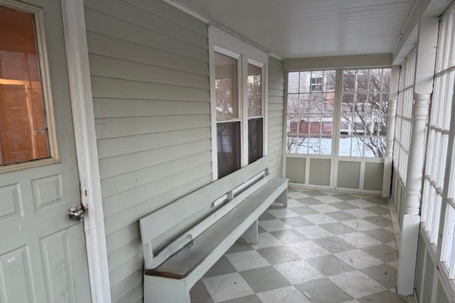Enclosed Porch - 29 Strong St. Amherst Apartments