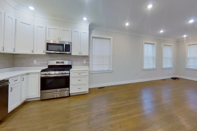 . - 3BR/2.5BA Allston Duplex - W/D in Unit, A/C, Near Green Line Apartments