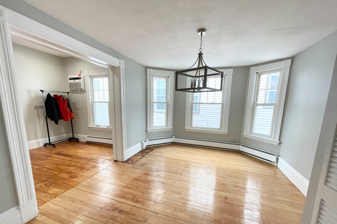 Call NOW for showings! 617-236-8600 - FALCON ST - *NO FEE* HUGE 2 FLR 6BR APT NEAR MBTA AIRPORT W/ IN UNIT LNDRY, 2 BATHS AVAIL *9/1/2026*