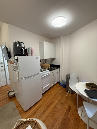 . - Renovated 1-bed at 54 Westland Ave. Available 9/1/25