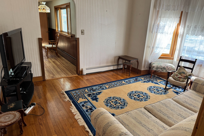 living room (12×12) - Single family home(4 bedrm )+Living & large eat-in-kitchen, parking, near TJ's, HBS & SEAS