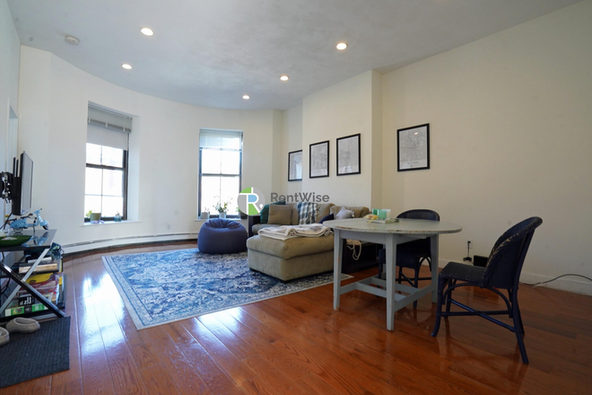 1 - JUNE 2026-GORGEOUS South End 2 bed with private deck! H/HW inc! NO FEE