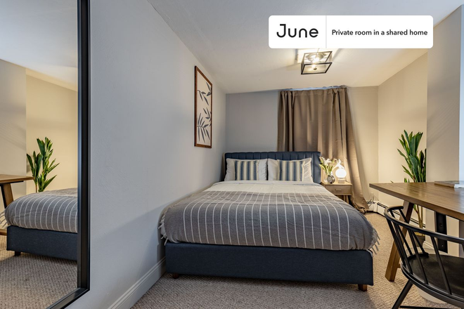  - Private bedroom in 5 bed/3 bath Home