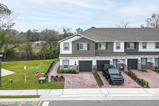 Outside Street - Townhome Close to UCF Campus