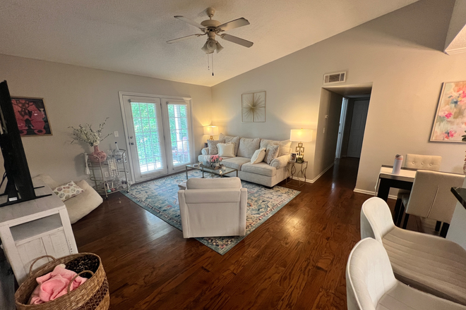 Living room - University Downs