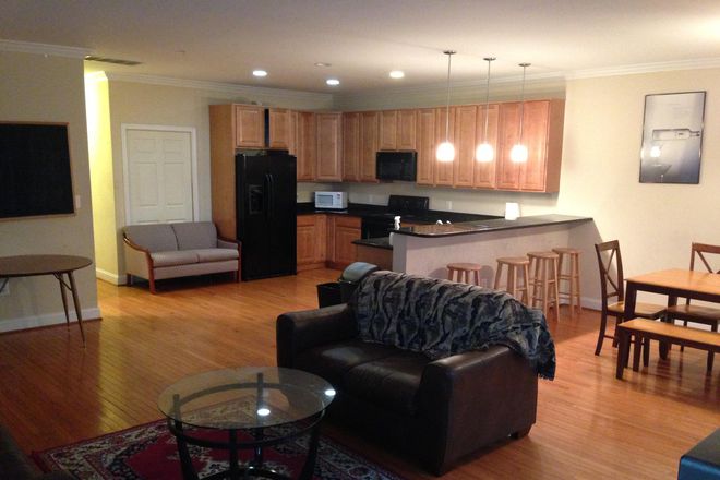 Entry Level Large Kitchen - Rooms/House 4 Rent at Upscale UMD Off Campus House on Rte 1