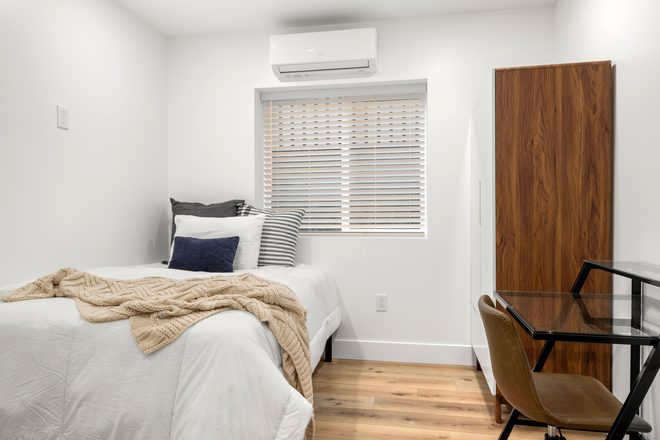 Single - Large Single & Double Rooms for Students - Near Campus and Downtown Berkeley Apartments