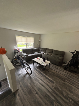 Living room - Room sublet in 5 person house