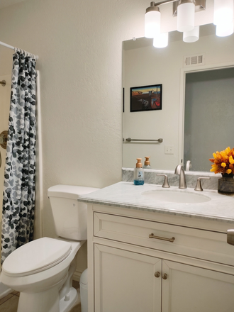 bathroom - Full Furnished Rooms Near UCR (8 min driving/ close to bus stop) Female Only House
