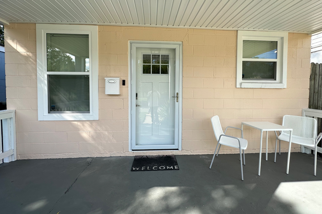 Front Porch - 2-bedroom, 1-bath home just blocks from ODU.