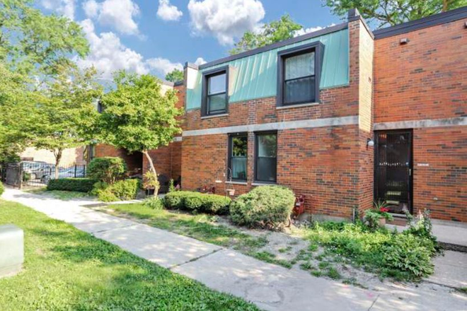 Outside front view - Beautiful 1-bed in a town house at 12xx W Westgate Ter - 60607