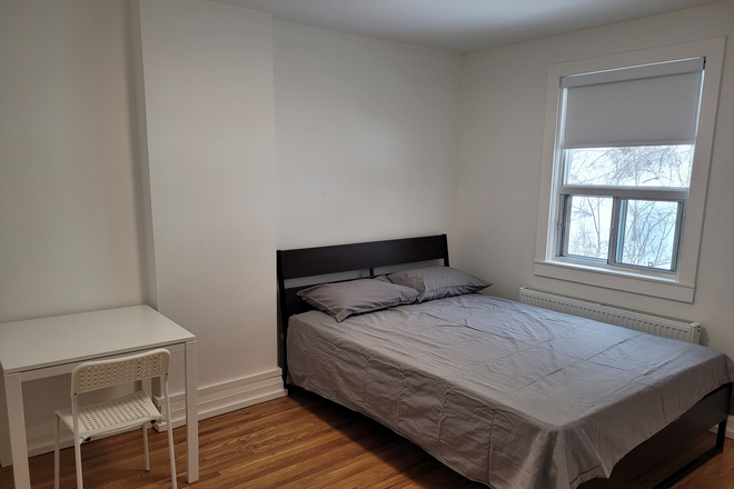 Bedroom - Share 4 Bedroom  with 3 other Students, close to Campus