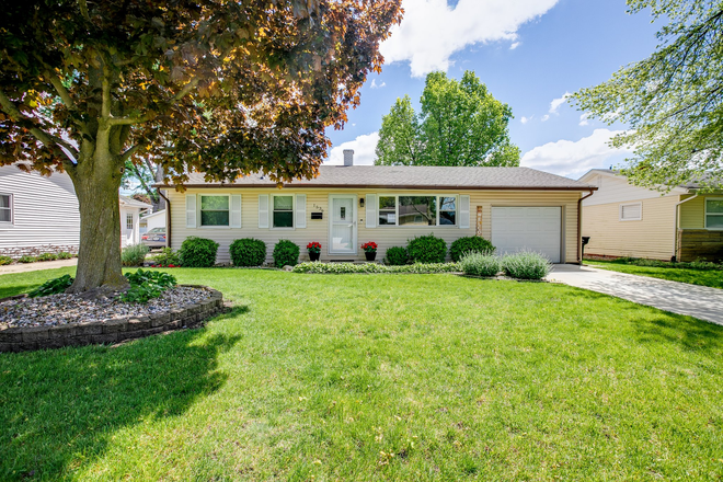 Street View - Awesome house with backyard deck, bar and fire pit. Safe neighborhood!