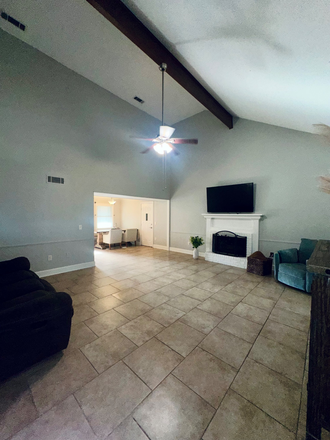 Living room - 3/2 located in Castlewoods Subdivision, Pool, Outdoor Kitchen House
