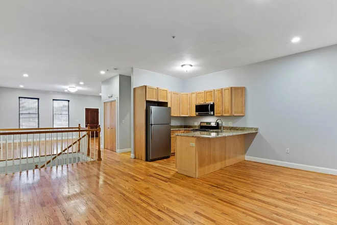 kitchen - South End Condo - 3 BR/2 Full Bath (2-5 min walk to BUMC/BUSPH, 15 min walk to NEU)