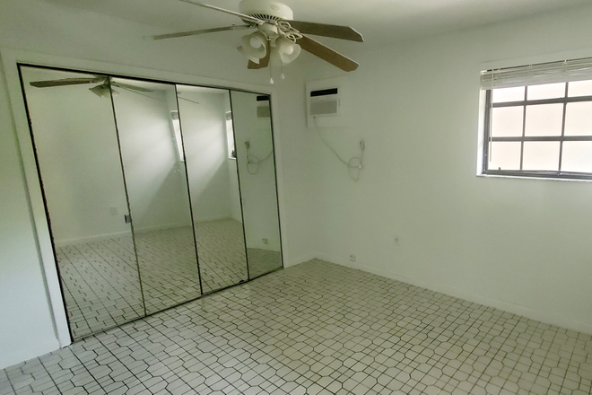 Bedroom - Detached Private Vintage Guesthouse for Rent