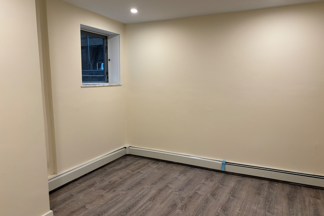 room - 3 Bed | 2 Bath on Haviland - Available Now - Close to Campus! Apartments