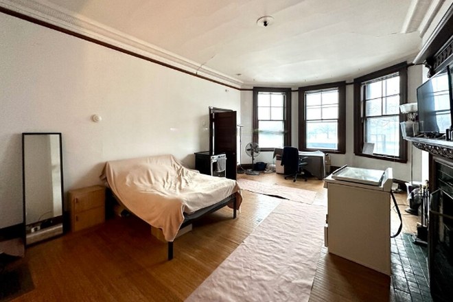bedroom/living space - Spacious 1 Bed / 1 Bath w/ Heat and Hot Water Included - Back Bay - Avail. 9/1/24!! Apartments