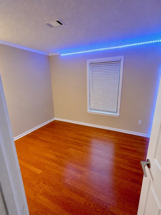 Bedroom for Rent - Walk/Bike to Campus -1 Room - 2026–2027 School Year or Fall Semester Only House