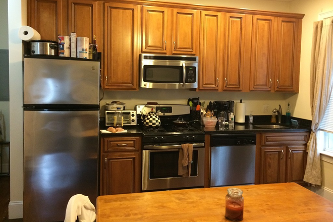 living - RENOVATED 5 BED 2 BATH WITH IN-UNIT LAUNDRY! 9/1/26!