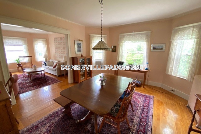 Dining Room - NO BROKER FEE! 6 Bed 2.5 Bath Apartment in Great Location Near Tufts! Available 6/1/2025