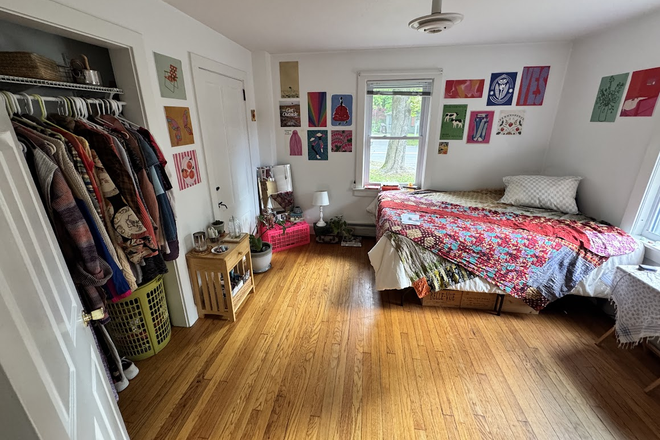 Your bedroom - $750+utilties Room for Rent Florence, MA - 5min to NoHo, 20min to UMass Apartments