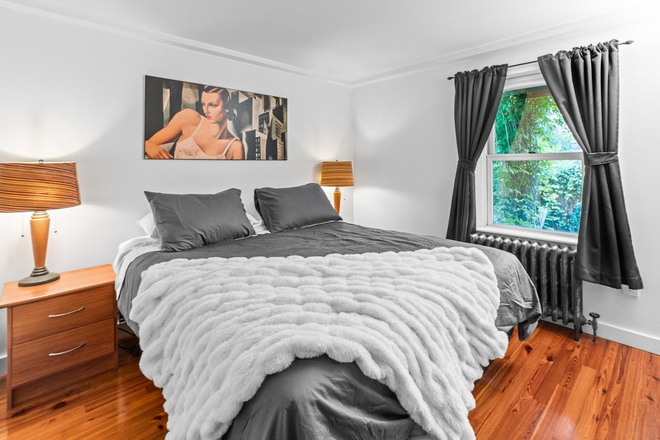 Queen Sized Bed w/ Buffy Breeze Comforter - Designed to support deeper sleep. Architectural Digest 2023 award-winner. - Fully Furnished Cambridge Urban Oasis Apartment near M.I.T. & Harvard