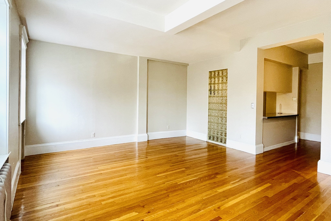 Living room - Sunny, spacious, 1 BR, 0.5 miles from Longwood Medical area, 300 ft from Green line, Amory Park Condo