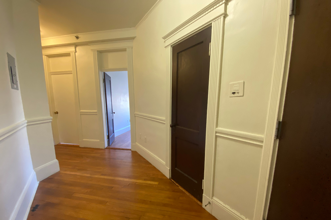 1 - Three room split on Huntington ********** GRAD STUDENTS ONLY******* Apartments