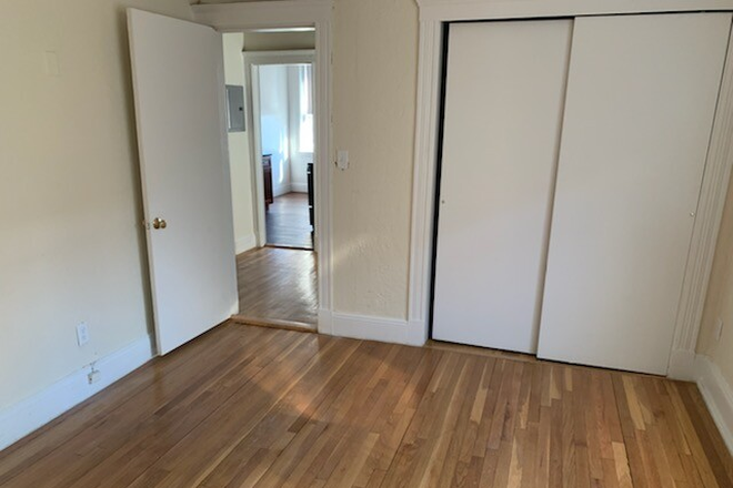 Visit hubrealtyproperties.com - Walk to campus, front facing 1 bedroom split with 2 large bedrooms, next to BC shuttle Apartments