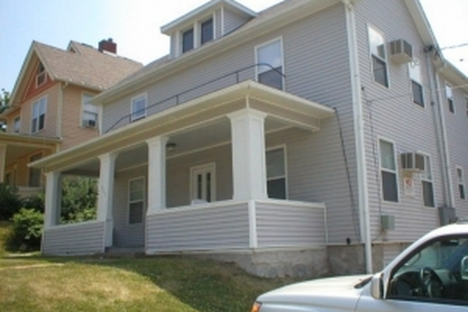 ZL - 25/26 - Studio Just 3 Blocks From Campus - Free Internet Apartments