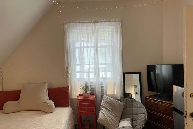 AVAIL: WEST bdrm FULLY Furnished SUNNY - 1 room avail now: FURNISHED FREE Laundry IN UNIT, fully EQUIPPED, Free parking