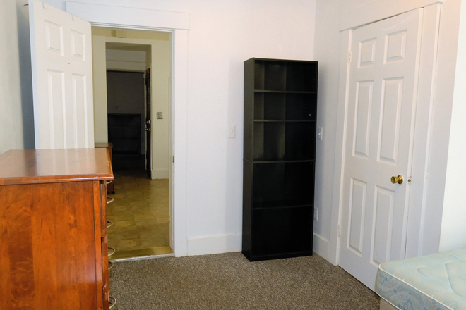 bedroom - For Year 2026-2027, Utilities Included, Walking Distance to Campus, The Big Den, Cafe/Grocery Apartments