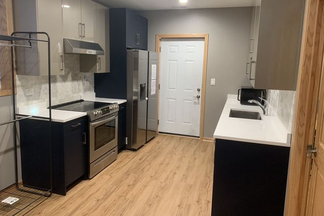 Shared kitchen - Fully Furnished Room for Male Student – Winter Sublease