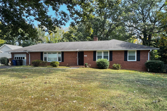 Outside Streetview - Charlton Farms House