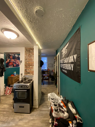 Kitchen - Beacon Hill Studio with Utilities Included – Available 9/1! Apartments