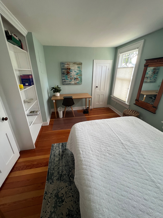 Bedroom - Looking for medical/graduate student to rent a room in my home