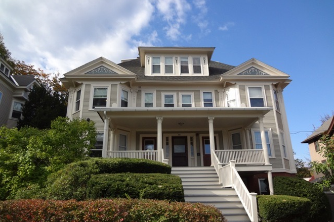 Front entry - 1 br available in downtown Northampton apartment near Smith