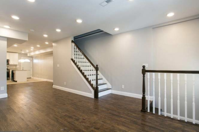 Main entrance - Beautiful townhouse (newly renovated) close to Homewood campus and Downtown Baltimore