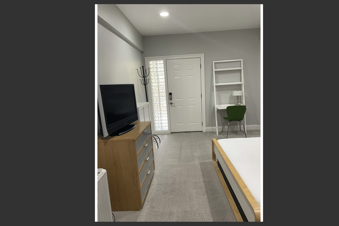 Separate entrance to room - Large Room in private home with private bath/kitchen/laundry - separate entrance/parking