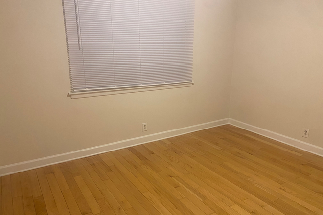 Bedroom - Campus Walk Apartments