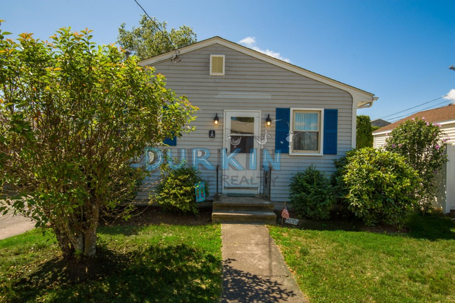 Front - Newly Remodeled 2 Bedroom Home 1/8 mile from Scarborough Beach