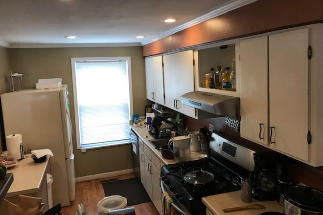 K - Walking distance to Johns Hopkins Medical Campus (JHH), Schools, and shuttle bus.